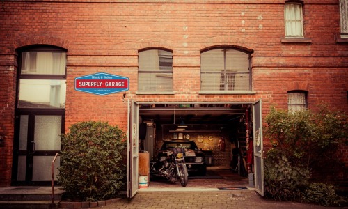 Superfly-Garage-2021-by-Dirk-Behlau-6028_mit_schild
